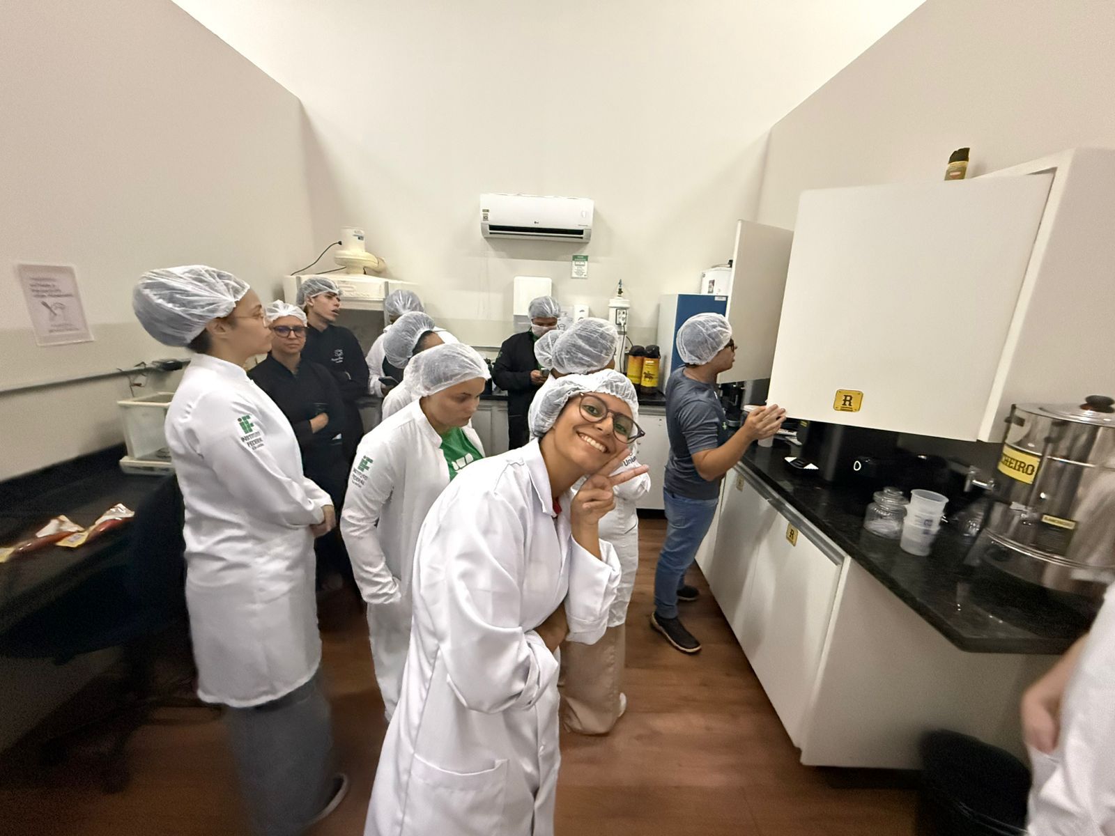 A empresa se apresenta como líder no mercado de rosquinha de coco no país